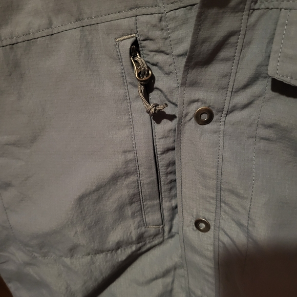 L.L. Bean Men's Blue Short Sleeve Nylon Fishing Shirt With Zipper Pocket Size SM - Picture 4 of 5